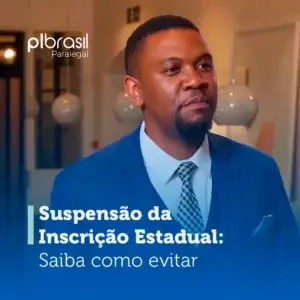 Homem vestido com traje formal fala sobre a suspensão da Inscrição Estadual e como evitar problemas relacionados. Confira dicas importantes.
