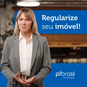 Imagem de uma mulher de negócios com cabelo loiro e vestindo terno cinza, promovendo o serviço de regularização de imóveis da PLBrasil Paralegal. Perfeita para quem busca segurança e regularização imobiliária.