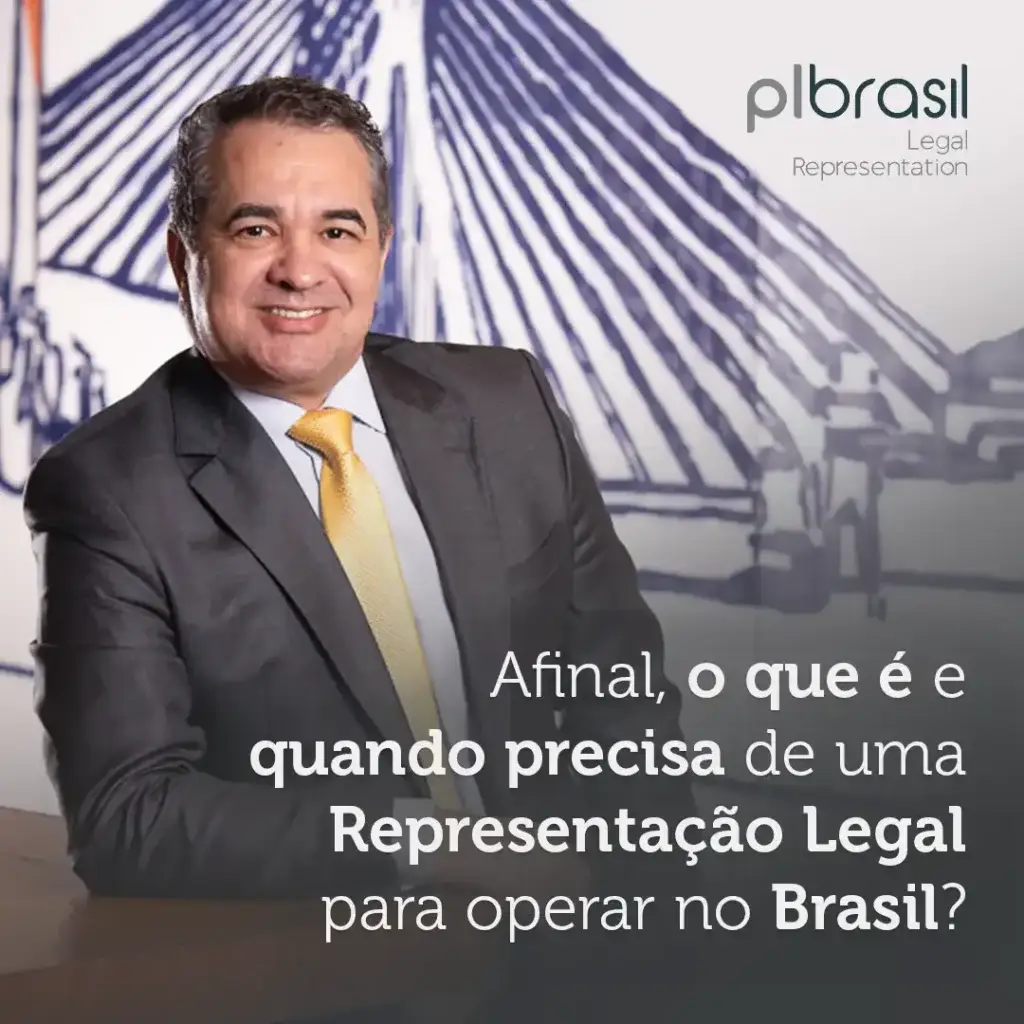 Homem de terno sorridente, representando a importância da representação legal no Brasil, com destaque para a legislação brasileira.