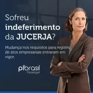 Pessoa de terno cinza escuro com expressão séria ao lado de texto sobre indeferimento da JUCERJA e mudança nos requisitos de registro de atos empresariais.