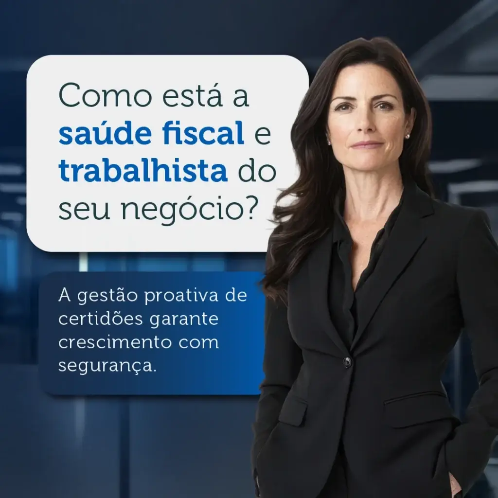 Mulher de cabelo castanho escuro e aparência confiante, vestida formalmente com blazer preto, promovendo gestão de saúde fiscal e trabalhista de negócios.